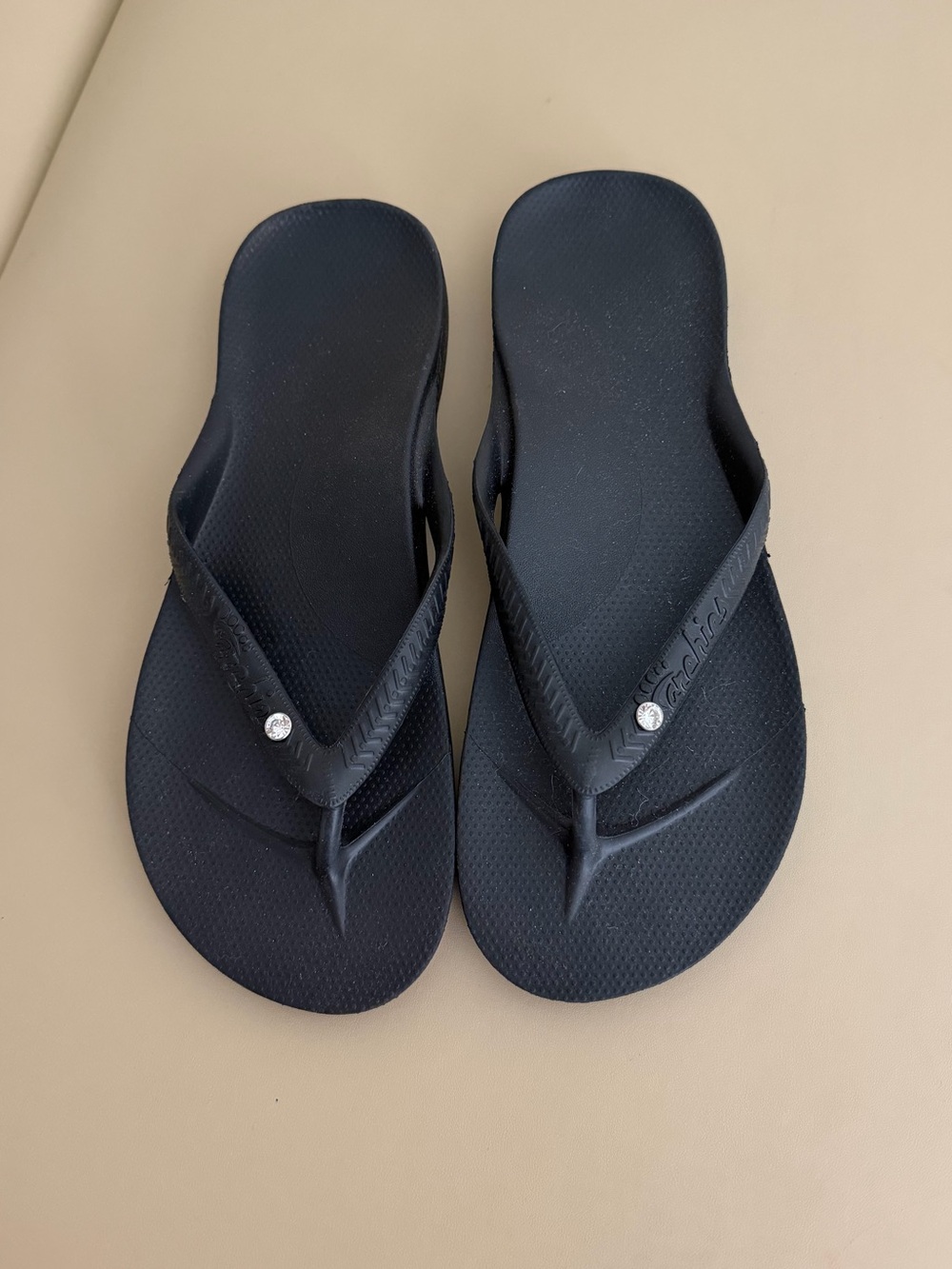 Archie’s women’s flip flops